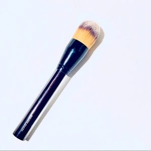 Kevyn Aucoin foundation brush